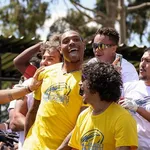 Astro do Miami Dolphins agita manhã no Corinthians com mais de 300 atletas nacionais