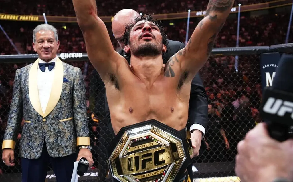 Pantoja conquista o cintur&atilde;o do UFC em luta &eacute;pica contra Moreno