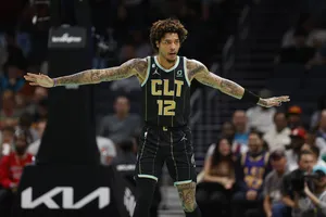 NBA: Com o futuro incerto de Harden, 76ers assinam com Kelly Oubre Jr