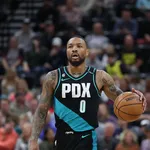 Lillard deixa f&atilde;s dos Trail Blazers assustados com amea&ccedil;a de sa&iacute;da