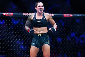 Amanda Nunes faz mistério sobre possível retorno ao UFC: ‘A gente nunca sabe…’