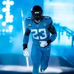 NFL: R$ 225,9 milh&otilde;es para seguir no mesmo emprego? Jaguars renovam contrato com linebacker