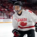 &lsquo;Wembanyama da NHL&rsquo;: quem &eacute; Connor Bedard, fen&ocirc;meno de 17 anos