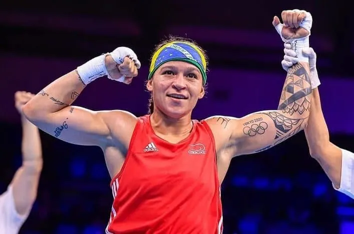 Boxe: Bia Ferreira faz hist&oacute;ria e conquista bicampeonato mundial