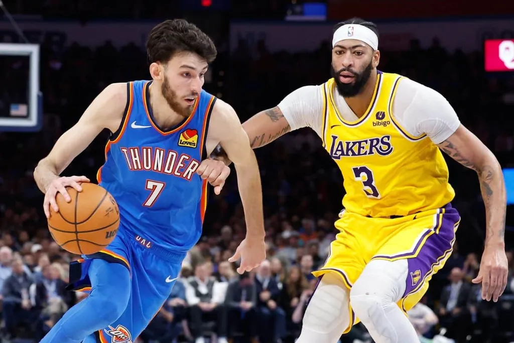 NBA: Novato do ano? Chet Holmgren quebra defesa de Anthony Davis e Embiid