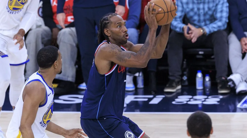 [NBA] Kawhi Leonard renova com o Raptors por US$ 115 milh&otilde;es