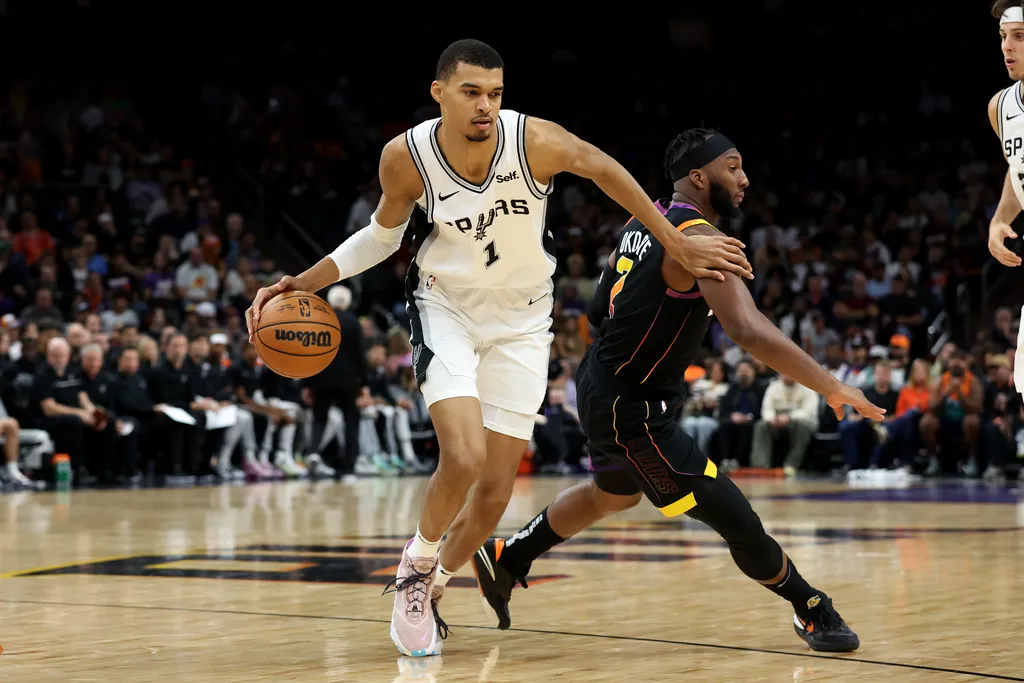 NBA: Nem volta de Devin Booker salva Suns de show de Wembanyama
