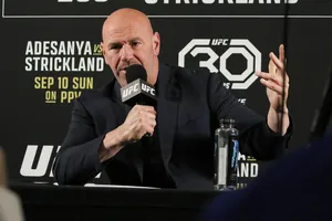 UFC: Dana White sugere revanche entre Adesanya e Strickland