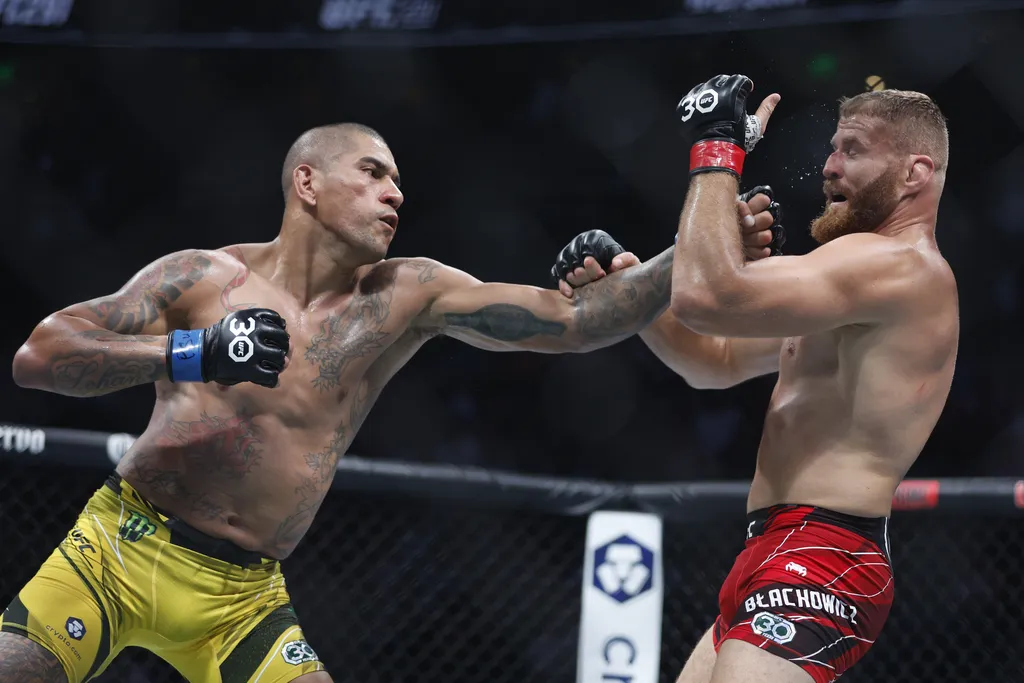 UFC 291: Poatan vence, e Gaethje leva disputa pelo BMF com chuta&ccedil;o