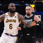 NBA: Brooks desabafa ap&oacute;s falta em LeBron e expuls&atilde;o: &lsquo;Me transformam no vil&atilde;o&rsquo;