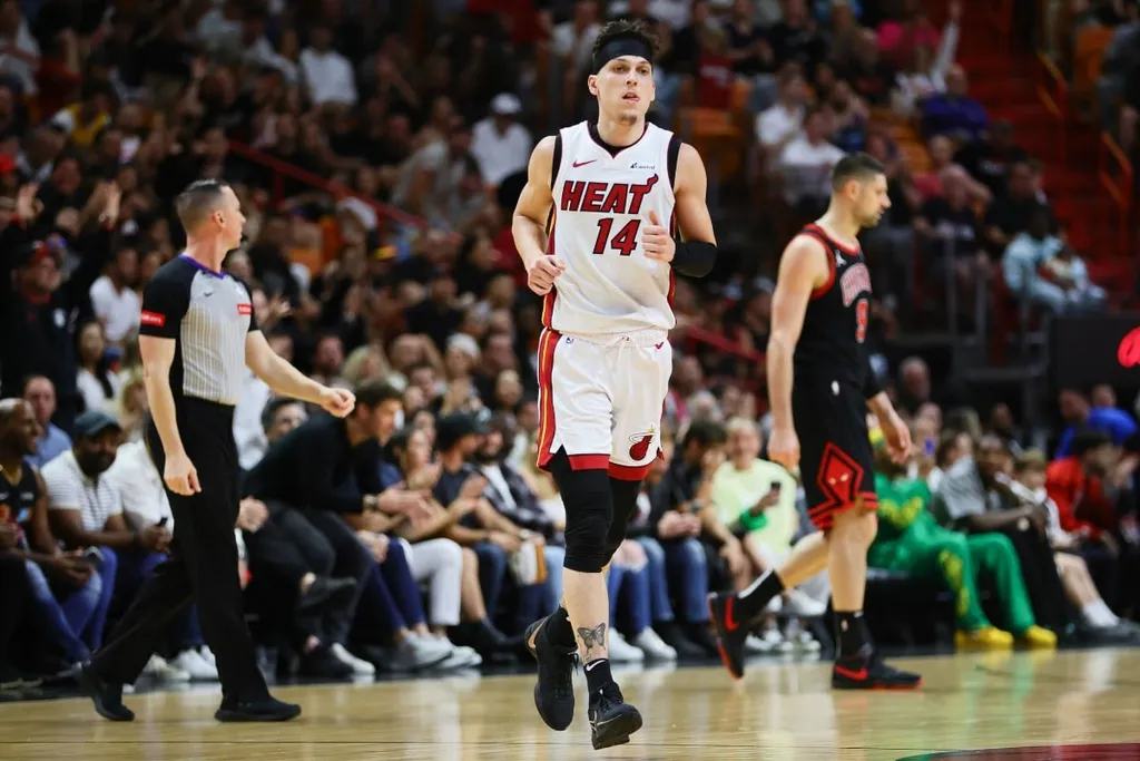 Sem Butler, Heat despacha Bulls e enfrenta l&iacute;der os Celtics nos playoffs da NBA