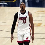 Bam Adebayo quase sofre trag&eacute;dia ao ser atacado por um le&atilde;o