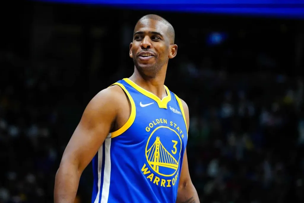 NBA: Vai voltar? Chris Paul &eacute; visto em treino dos Warriors ap&oacute;s fratura na m&atilde;o