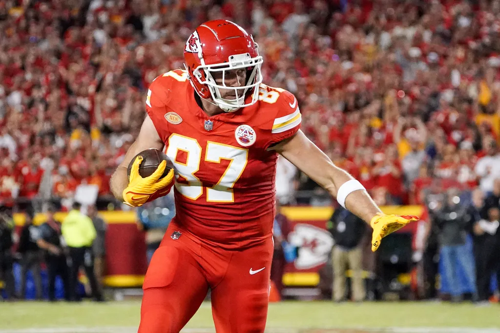 NFL: Com Taylor Swift na plateia, Travis Kelce atinge marca hist&oacute;rica