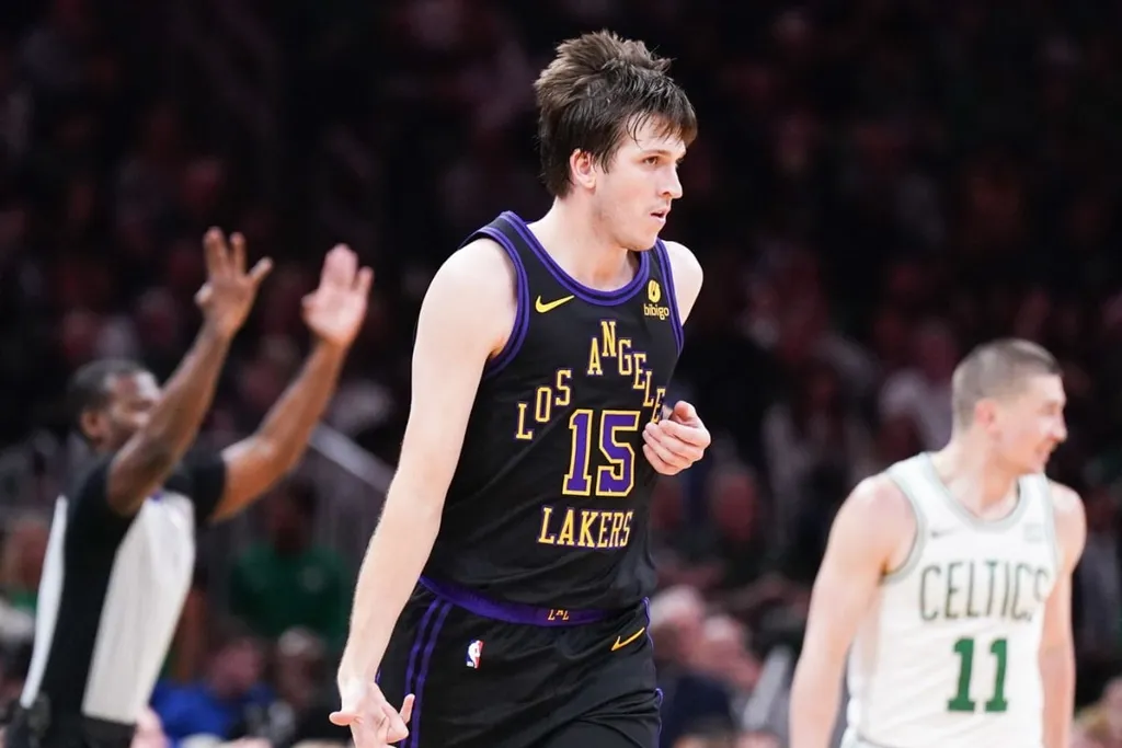 Austin Reaves minimiza recorde pessoal em vit&oacute;ria sem LeBron:&nbsp;&lsquo;Nada&nbsp;demais&rsquo;