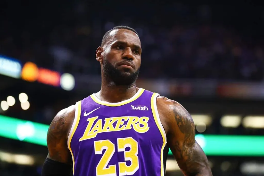 NBA: Em derrota dos Lakers, LeBron rouba a cena com assist&ecirc;ncia &lsquo;m&aacute;gica&rsquo;