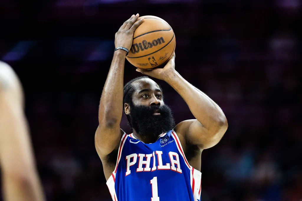 Philadelphia 76ers melhorou ou piorou com a sa&iacute;da de James Harden?
