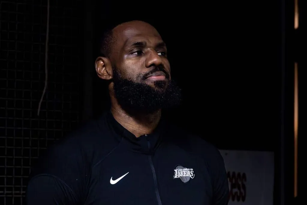 LeBron fala sobre o draft de seu filho, Bronny: &lsquo;Queria que ele descobrisse por conta pr&oacute;pria&hellip;