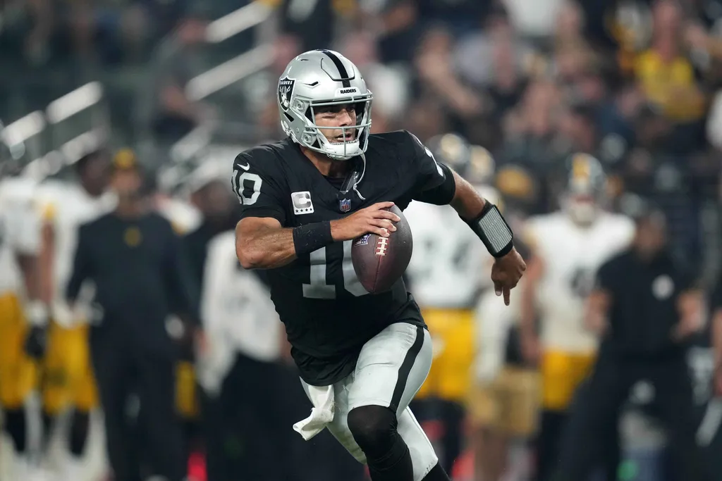 NFL: Ap&oacute;s derrota, Jimmy Garoppolo entra no protocolo de concuss&atilde;o e desfalca os Raiders