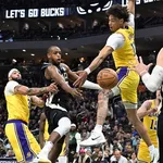 NBA: Lakers superam desvantagem sem LeBron e vencem Bucks ap&oacute;s duas prorroga&ccedil;&otilde;es