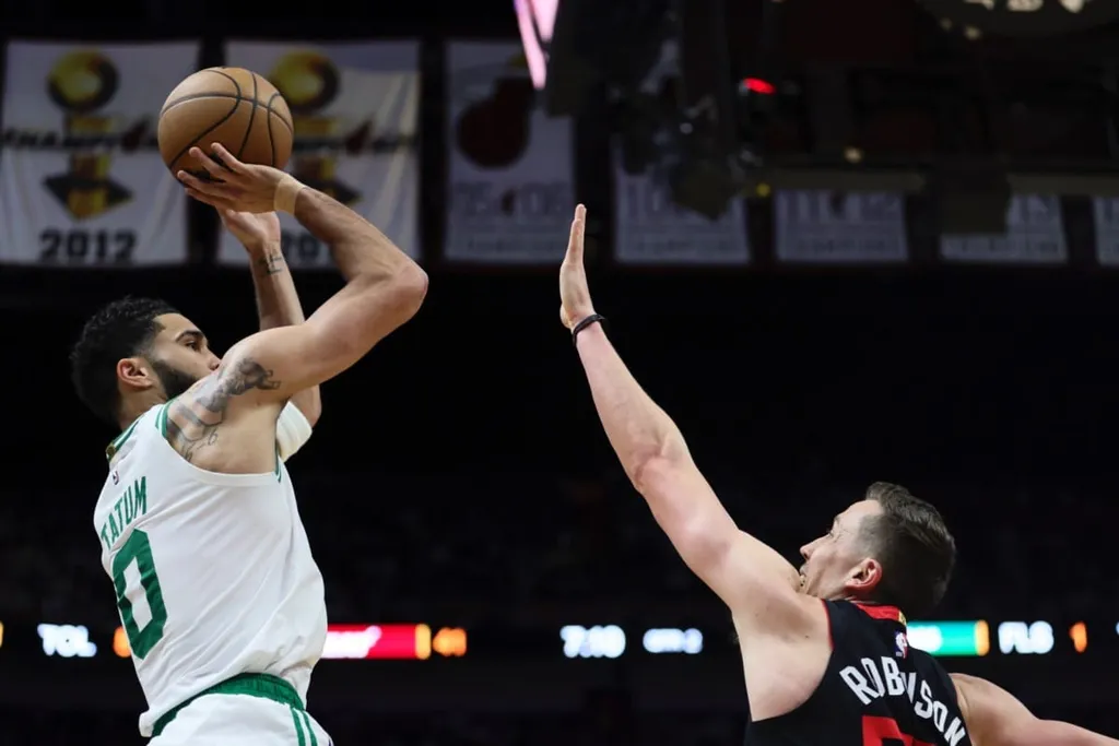 NBA: Celtics atropelam Heat fora de casa em noite de &lsquo;jogo coletivo&rsquo;