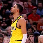 NBA: ap&oacute;s sair de quadra carregado, Haliburton tem les&atilde;o confirmada