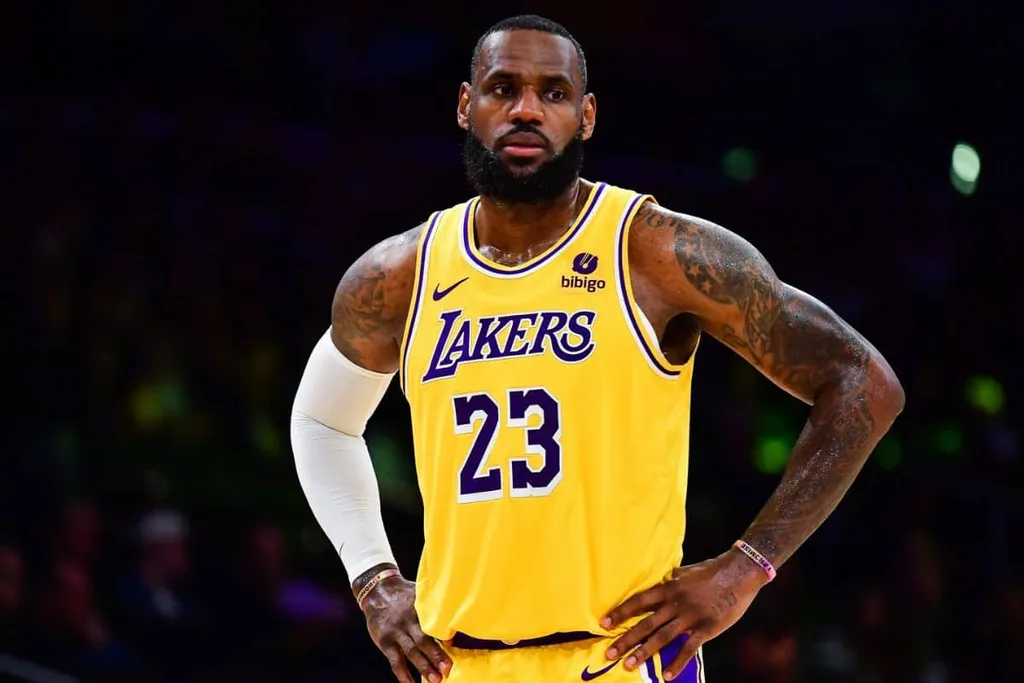 NBA: LeBron ignora imprensa, e t&eacute;cnico foge da culpa em derrota para o Heat