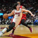 NBA: Miami Heat vence, mas n&atilde;o consegue escapar do play-in contra os 76ers