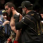 UFC 302: Makhachev defende cintur&atilde;o contra Poirier e ex-campe&atilde;o dos m&eacute;dios enfrenta brasileiro