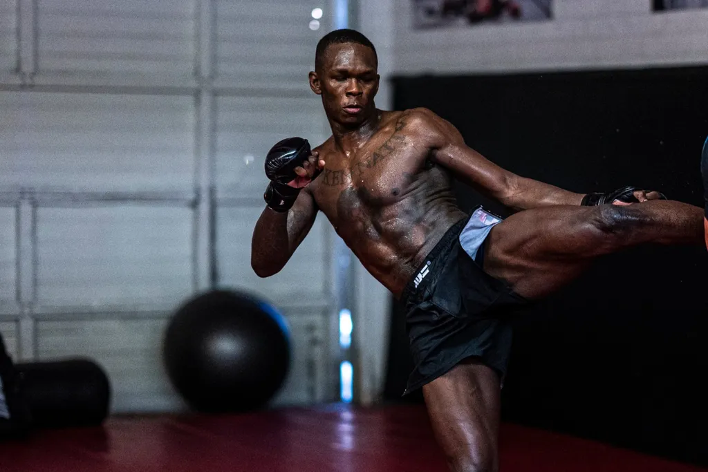 UFC 287: Adesanya est&aacute; disposto a tudo para vencer revanche contra Poatan