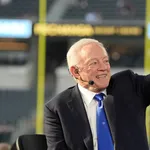 Dono do Dallas Cowboys abre a carteira e se aventura com time fora da NFL