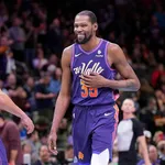 &lsquo;Ele foi incr&iacute;vel&rsquo;, diz Devin Booker sobre triplo-triplo de Durant