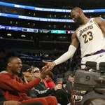 NBA: Lakers negociam &lsquo;adiamento&rsquo; de d&iacute;vida por AD e abrem caminho para Bronny
