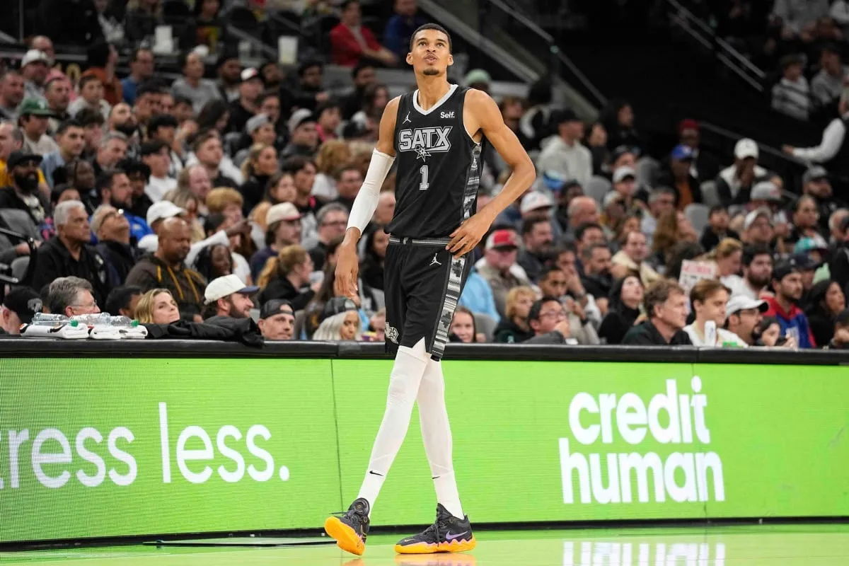 San Antonio Spurs x Los Angeles Lakers &ndash; Onde assistir, hor&aacute;rio, e quintetos &ndash; NBA &ndash; 13/12/2023 
