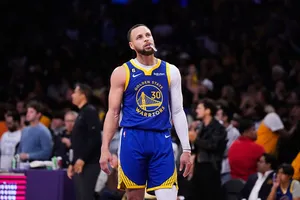 Curry, dos Warriors, mantém porta aberta por única conquista que falta na carreira