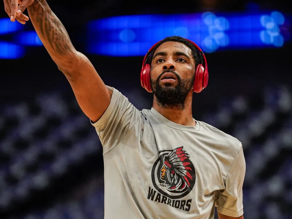 Kyrie Irving Foto: Reprodu&ccedil;&atilde;o/Twitter @dallasmavs