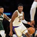 NBA: Damian Lillard estreia nos Bucks com vit&oacute;ria sobre os Lakers