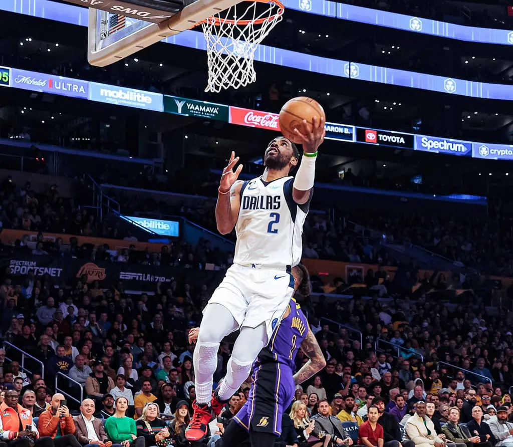 NBA: Lakers e Mavs fazem joga&ccedil;o at&eacute; o &uacute;ltimo segundo com show de Kyrie Irving; veja resultados