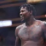 UFC 302: Holland vence ap&oacute;s deslocar o bra&ccedil;o de Oleksiejczuk no peso-m&eacute;dio