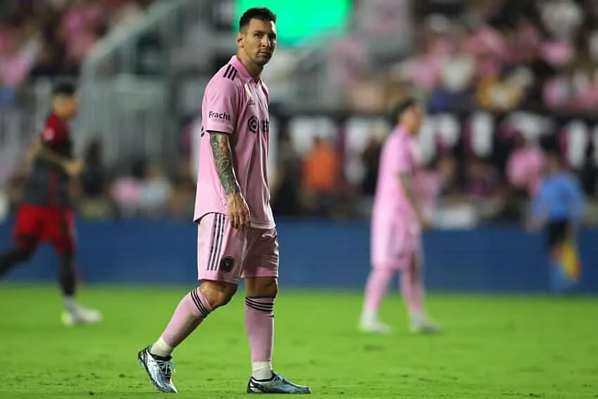 Porque Messi foi substitu&iacute;do no primeiro tempo do jogo do Inter Miami?