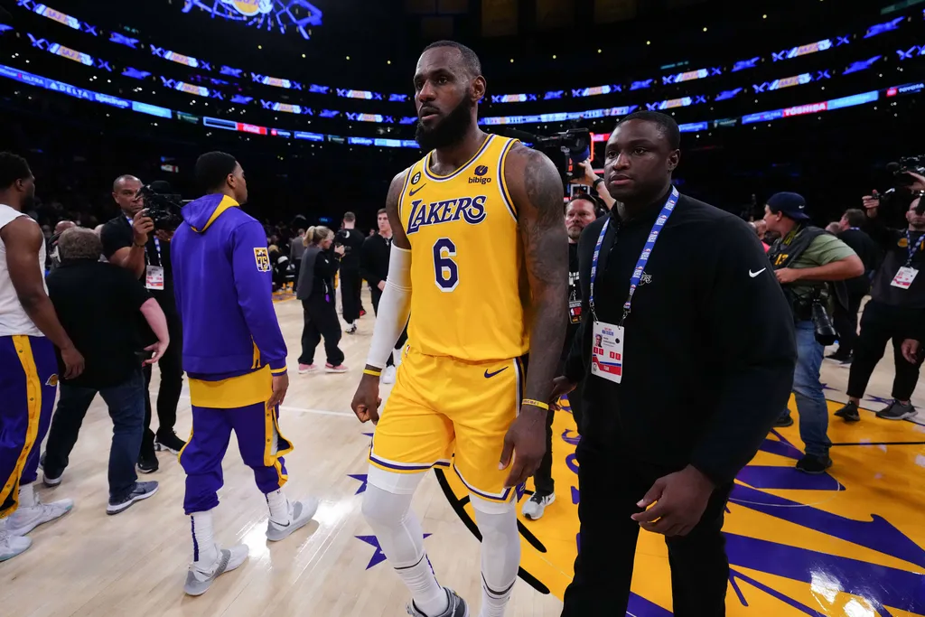 LeBron manda recado para quarterback dos Jets ap&oacute;s derrota para os Chiefs: &lsquo;cabe&ccedil;a erguida&rsquo;