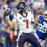 NFL: CJ Stroud decide, Texans vencem os Colts e garantem vaga nos playoffs