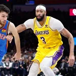 NBA: Novato do ano? Chet Holmgren quebra defesa de Anthony Davis e Embiid
