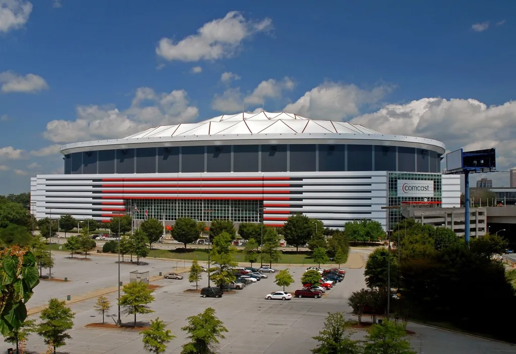 Antiga casa dos Falcons, Georgia Dome &eacute; implodido no centro de Atlanta