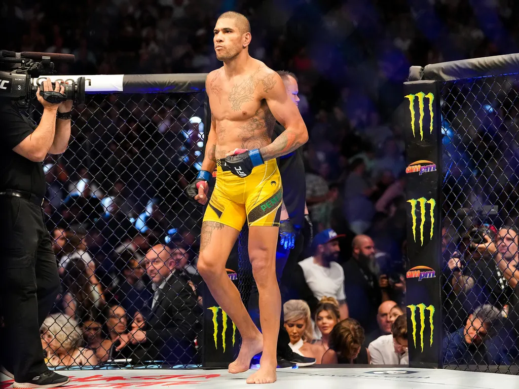 Alex Poatan disputa cintur&atilde;o dos meio-pesados contra ex-campe&atilde;o no UFC 295