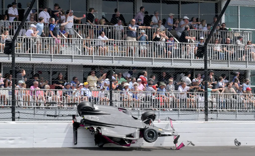 Indy 500: pneu voa em dire&ccedil;&atilde;o &agrave; arquibancada, e Newgarden vence