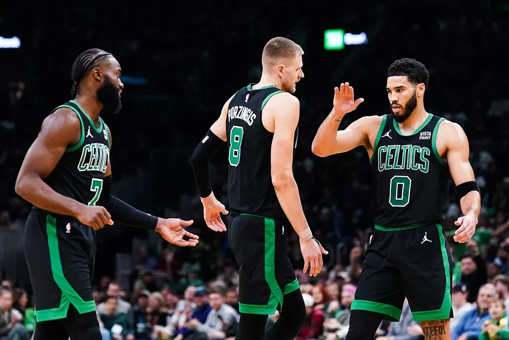 Tatum, Brown e Porzingis