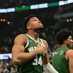 Anotou a placa? Pela terceira vez seguida, Bucks atropelam os Hornets na NBA