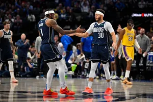 NBA: Em ressaca do título, Lakers são derrotados por Mavericks