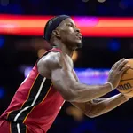 Playoffs NBA: Jimmy Butler sofre les&atilde;o grave e n&atilde;o enfrentar&aacute; os Celtics